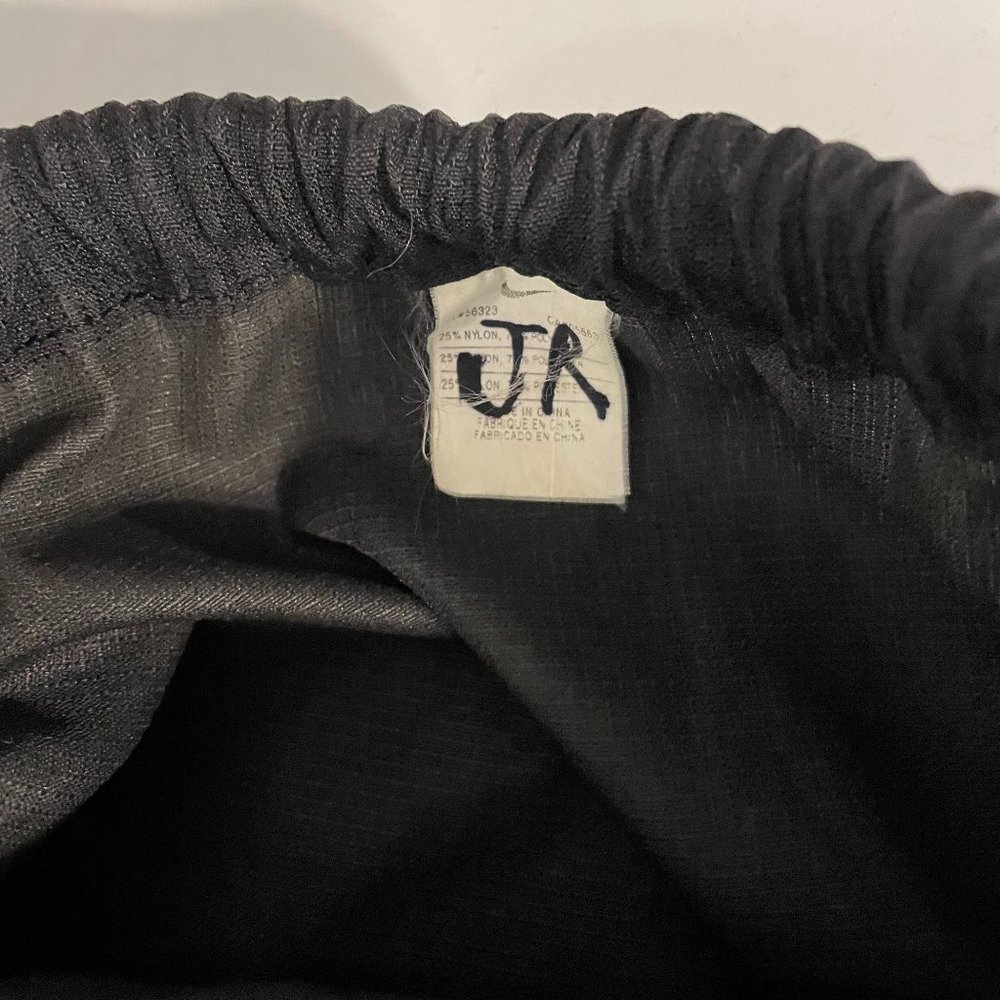 Nike Drawstring Backpack Light Weight Black And G… - image 7